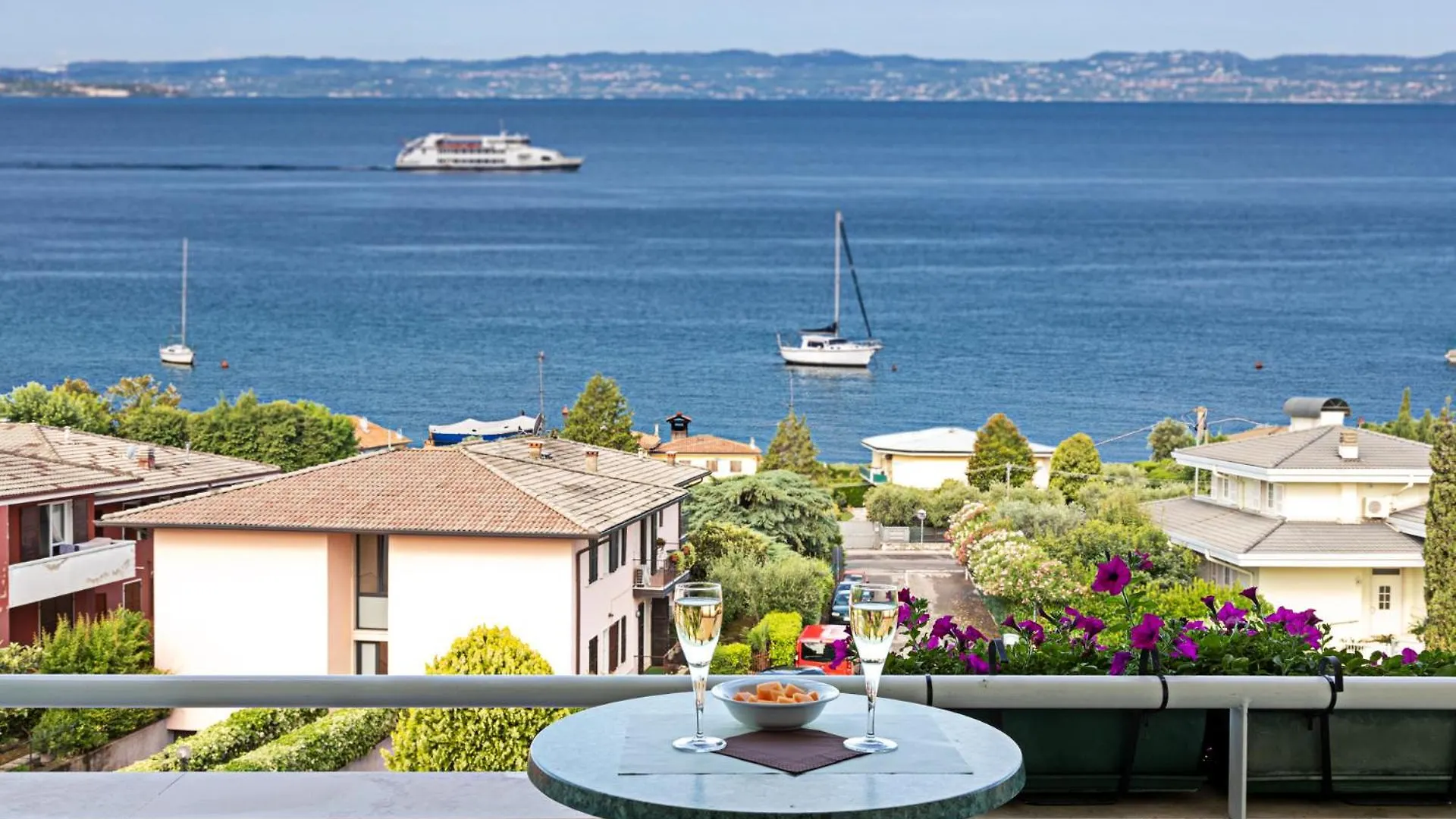 Hotel Gardenia & Villa Charme Adults Friendly 4Star Service バルドリーノ 3*,  イタリア