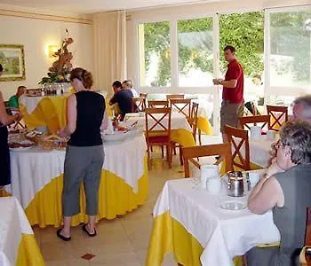 ***  Hotel Gardenia & Villa Charme Adults Friendly 4Star Service バルドリーノ イタリア