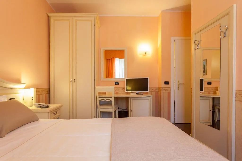***  Hotel Gardenia & Villa Charme Adults Friendly 4Star Service バルドリーノ イタリア